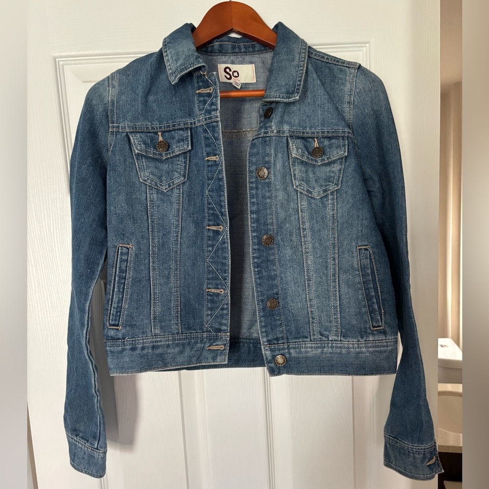 SO Women's Vintage Blue Denim Jean Jacket Medium Wash with Pockets